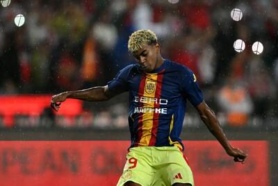  واکنش مندس به انتقادات از لامین یامال