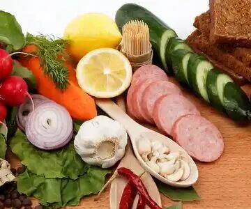  غذاها چطور شما را خوش‌بوتر و جذاب‌تر می‌کنند؟/ دو مسیر اصلی تاثیر غذا بر بوی بدن