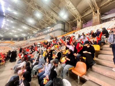  اولین حضور بانوان خوزستانی در استادیوم/ استقبال خوب زنان اهوازی از بازی فولاد _  پیکان