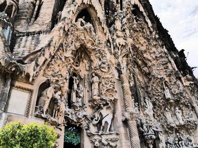  تاثیر مذهب بر معماری شرق و غرب چه بوده است؟