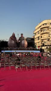  میدان انقلاب به احترام ایران سرخ شد