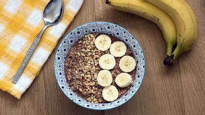  صبحانه‌ای برای خلق خوب/ طرز تهیه کاسه کینوا، کاکائو و موز