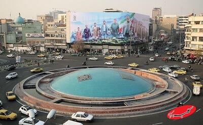  ببینید | میدان انقلاب به احترام ایران سرخ شد - کلبه سرگرمی