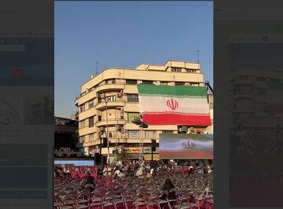  فیلم/ میدان انقلاب به احترام ایران سرخ شد