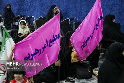  دانش‌آموزان بشاگردی پویش عکس رهبری را در کربلا راه‌اندازی کردند