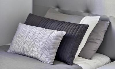  راهنمای انتخاب پارچه مناسب روبالشتی؛ راز خوابی راحت و آرام