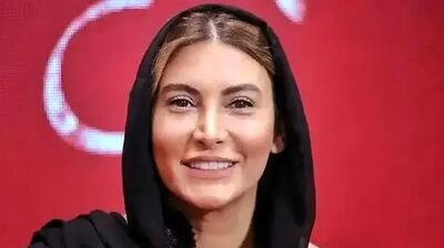  عکس دیده نشده  از فریبا نادری با حجاب کامل چادر و در حال خرید مهر و جانماز و تسبیح در کربلا / اینجا دیگه ادایی زعفرانیه نشین نبود ...