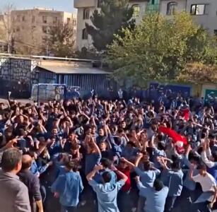  آواز شاد؛ روز دانش آموز مدیر به بچها صفا داد تو خوشگل منی گذاشته همه عین فنر رو هوان