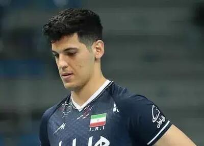  تصویر صابر کاظمی روی پیراهن پرسپولیس