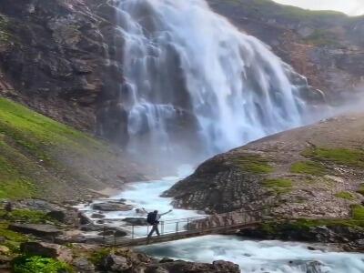  سوئیس، طبیعت زیبای آبشار انگستلیگن