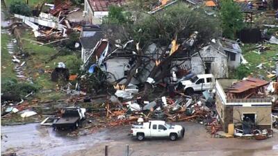  وضعیت یک شهر بعد از گردباد | تصاویری از معابر و خودروهای آسیب دیده در برزیل