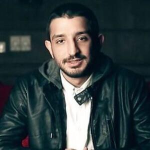  سینا ساعی در کارناوال با اجرایی در مورد «زن» و امیرکبیر درخشید/ ما هر دو مقصریم، میرزا تقی خان!(فیلم)