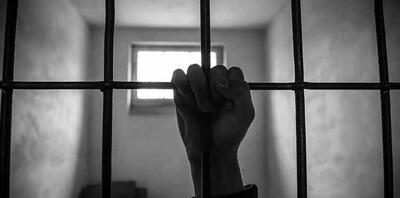  کارکنان بانک صادرات ۱۲ زندانی را به خانه بازگرداندند