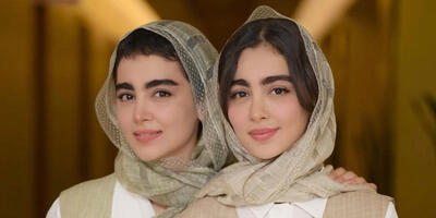  سارا و نیکای پایتخت با استایل‌هایی هماهنگ به تماشای نمایش پر طرفدار نشستند - چی بپوشم