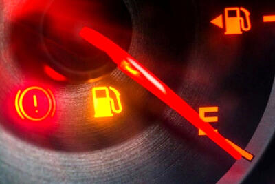  معمای قیمت‌گذاری بنزین در ایران/ بلایی که تثبیت قیمت بنزین بر سر اقتصاد و سفره مردم آورد