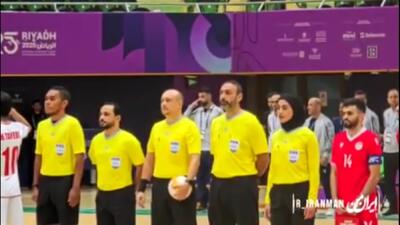  سلام نظامی مربی تیم ملی تاجیکستان برای سرود ایران +ویدیو