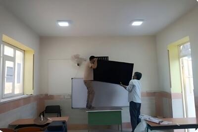  نصب تلویزیون‌های تعاملی در مدارس چندپایه هیرمند آغاز شد