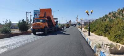  دولت ۷۰۰ میلیارد ریال صرف روکش آسفالت راه های ارتباطی ششتمد کرد