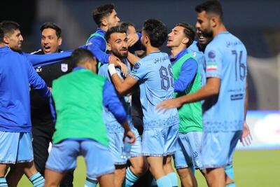  چادرملو صدرنشین شد، پرسپولیس به کورس بازگشت