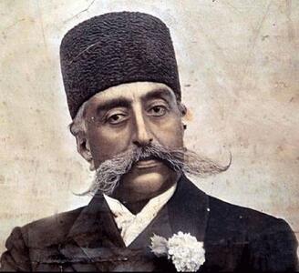 دور دور قاجاری؛ مظفرالدین‌شاه و نوه‌اش در نخستین اتومبیل وارداتی ایران