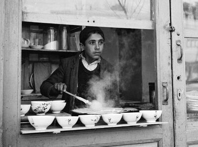  آگهی‌های خواندنی ۸۰ سال پیش: از حمام و ارکستر تا گاردن پارتی در کافه شهرداری!
