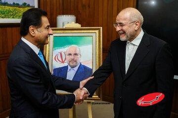  رییس مجلس ملی پاکستان تابلویی از تصویر قالیباف را به او هدیه داد + عکس - کلبه سرگرمی