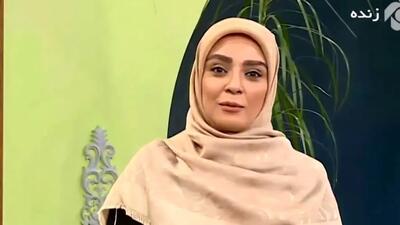  فیلم / عذرخواهی مجری معروف تلویزیون به‌دلیل اشتباه لفظی در هنگام عرض تسلیت!/ عذر می‌خوام که...