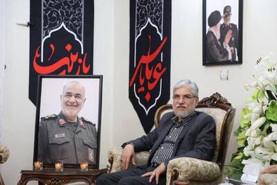  دیدار وزیر علوم با خانواده سردار شهید سلامی/ سیمایی: شهدای جنگ با اسرائیل وحدتی را رقم زدند که موظف به حفظ آن هستیم