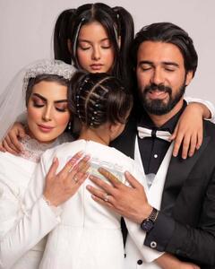  بازیگر گاندو با لباس عروس در کنار همسر و فرزندانش