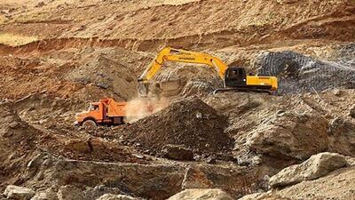  خانواده کارگر محبوس در معدن شازند، خواهان پیدا شدن پیکر عزیزشان هستند