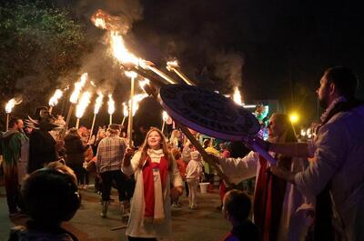  دیدنی های امروز؛ از مراسم آتش بازی سالانه در انگلیس تا آغاز به کار مدرسه ای در غزه