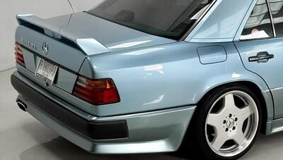  زیبایی ببینیم؛ مرسدس بنز ۳۰۰E اسپرت‌لاین AMG مدل ۱۹۹۱/ قیمت در اندونزی چند؟