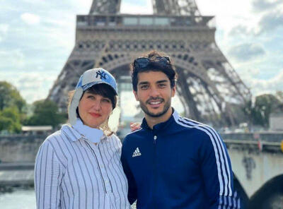  تاریخ وبگردی | قابی دوست‌داشتنی و تازه از گلوریا هاردی و دو پسرش