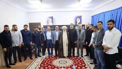  افتخارآفرینان مسابقات کشتی قهرمانی جهان با نماینده ولی فقیه در استان مازندران دیدار کردند