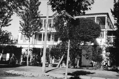  معماری ایرانی یک هتل آمریکایی در اصفهان؛ آبروداری به سبک شرقی - چیدانه