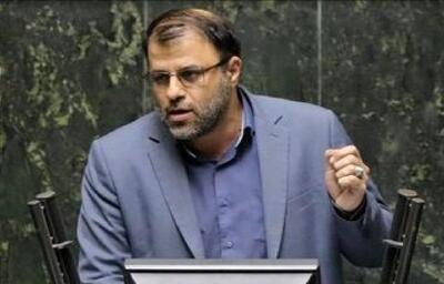  رئیس کمیته ارزی و پولی مجلس: حقوق کارگر را پایین نگه داشتند، اما یک بانک به تنهایی 500 همت اضافه برداشت دارد