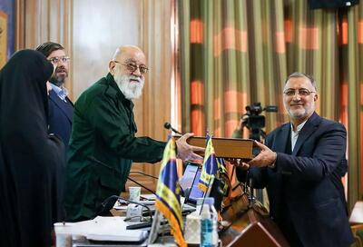  جدال مهدی چمران، رئیس شورای شهر و علیرضا زاکانی: آقای زاکانی، من که کور نیستم؛ به من تهمت زدید