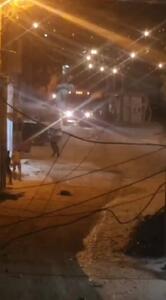  درگیری جوانان فلسطینی با نظامیان صهیونیست در شهرک الفارعه در کرانۀ باختری + فیلم