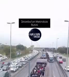  صف عجیب و طولانی اتوبوس در شهر استانبول