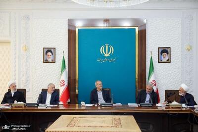  پزشکیان: خود دستگاه‌های دولتی یکی از ناقضان اصلی اصول قانون اساسی و متخلفین در اجرای آنها هستند/ ماموریت‌های دستگاه‌ها در اجرای قانون اساسی با ترتیب اولویت و زمان‌بندی اجرا به آنها ابلاغ شود