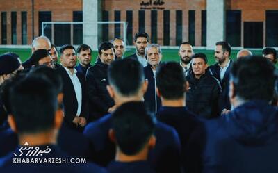  پزشکیان پا به توپ شد/ رئیس جمهور مقابل ستاره‌های تیم ملی و قلعه‌نویی  +عکس
