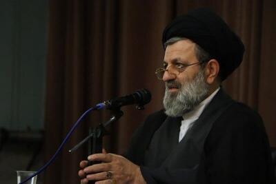  تقلید از فرهنگ غرب، هویت دینی زنان را تهدید می‌کند
