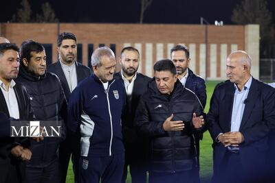  پزشکیان همراه با ملی‌پوشان فوتبال کشورمان پا به توپ شد