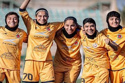  خاتون بم با برتری پرگل برابر ملوان در صدر ماند - پارس فوتبال
