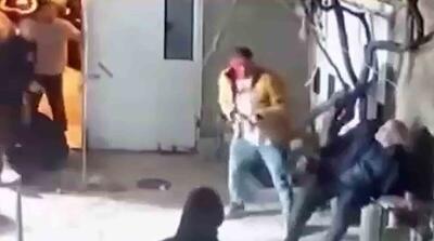  کت زدن وحشیانه پیرمرد و پیرزن توسط اراذل و اوباش