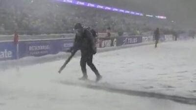  فینال فوتبال کانادا زیر کولاک و برف!