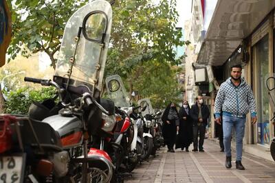 تهران؛ شهری که پیاده‌روهایش به تسخیر موتورسیکلت‌ها درآمده‌اند