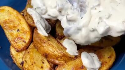  طرز تهیه سیب زمینی با سس قارچ (فیلم)