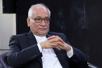  حمله روزنامه اصولگرا به حسین مرعشی: نادان و احمق!