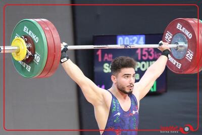  ایلیا صالحی پور ملی پوش وزنه برداری کشورمان در حرکت سوم یک‌ضرب موفق به مهار وزنه ۱۶۲ کیلوگرمی شد